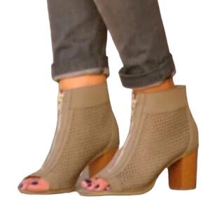 Report Tan open toed booties, size 7